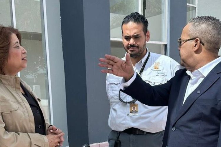 Senador Héctor Acosta supervisa avances de nueva oficina de la JCE en Bonao