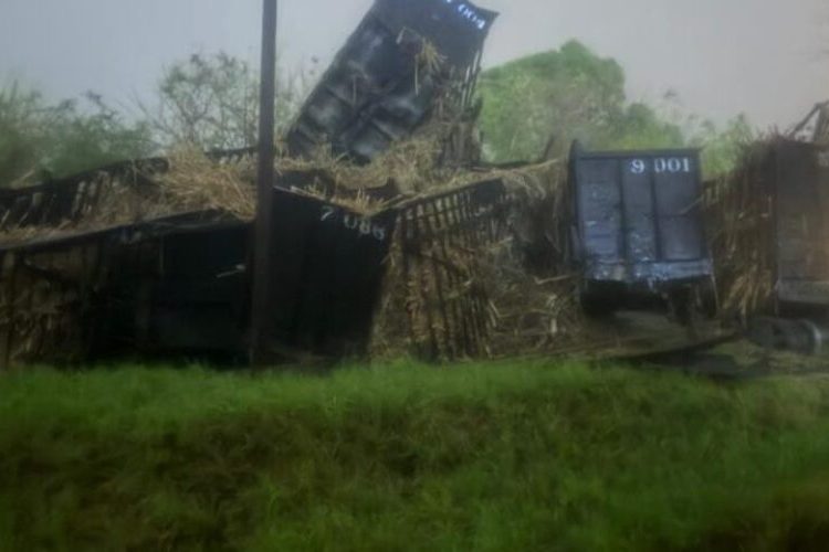 Descarrilamiento de locomotora en La Romana deja vagones fuera de la vía sin heridos