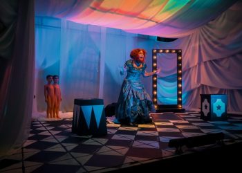 Sabrina Gómez gana Actriz de Teatro del Año y reivindica la diferencia con “La Monstra”