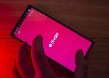 Tinder incorpora más IA a la aplicación para crear ‘matches’ «más personalizados»