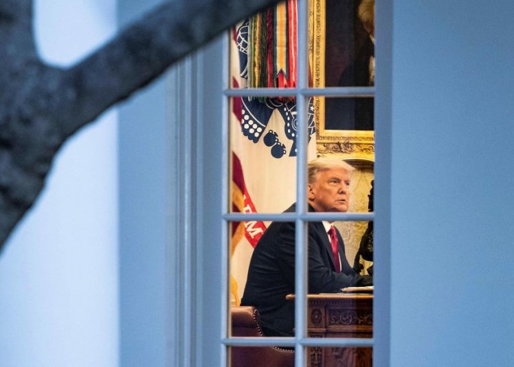 Trump permanece en su residencia de Mar-a-Lago mientras sigue el conflicto con Irán