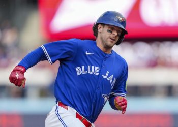 Clement deja en el terreno a los Atléticos y los Azulejos hacen historia con otro walk-off