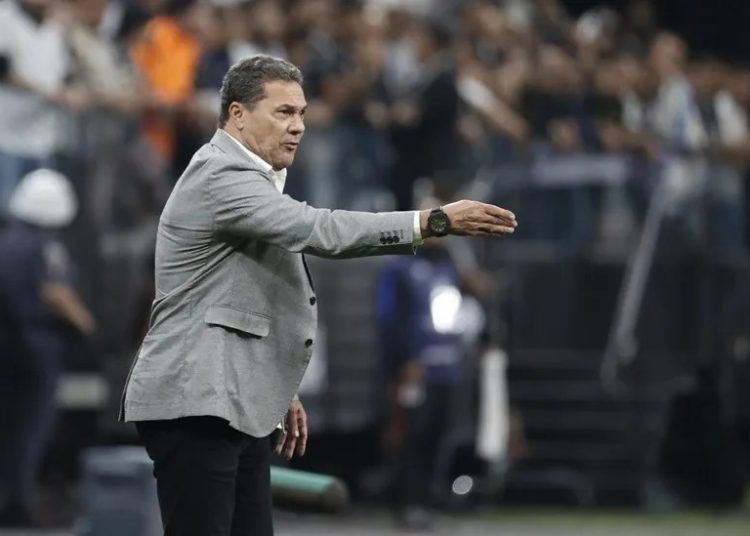 Vanderlei Luxemburgo es ingresado en UCI por infección pulmonar en Brasil