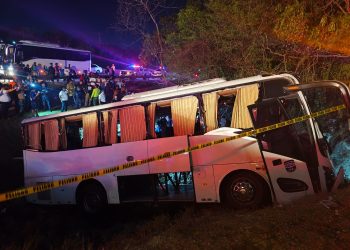 Siete heridos permanecen en recuperación en La Romana por vuelco de autobús turístico