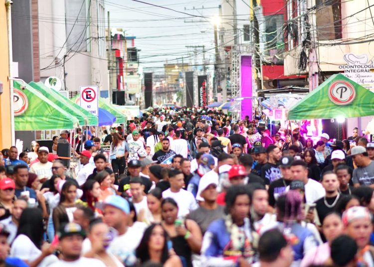 Festituricarnaval reúne a más de 375 mil personas en sus primeros conciertos de pura dominicanidad