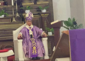 Arzobispo de Santiago respalda llamado del Papa León XIV a la paz y condena bombardeos en Medio Oriente