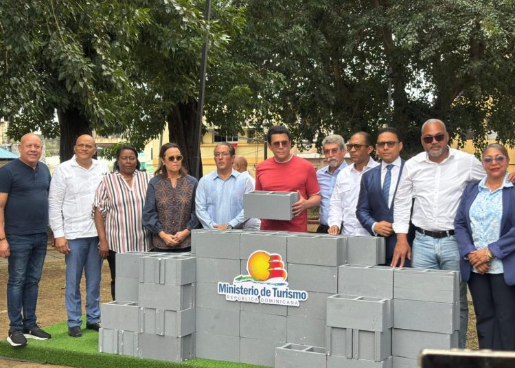 David Collado deja iniciados trabajos de remozamiento del Parque San Miguel en Ciudad Colonial