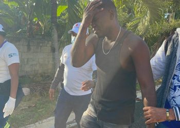 ¡Ay Dios mío!: entre lágrimas, chofer se golpea la cabeza tras accidente mortal en Corona Plaza