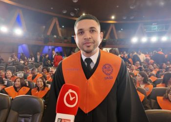 Ministro de la Juventud entre los 199 graduados del postgrado en Administración Pública en la UASD