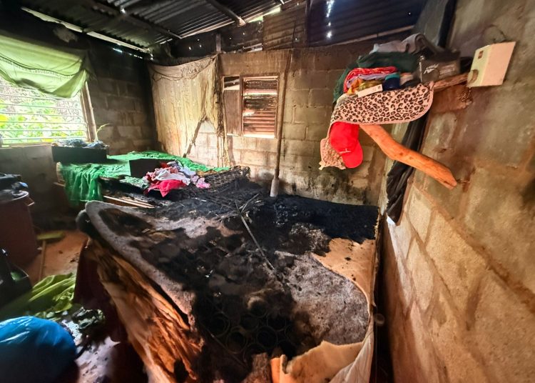 Familia pierde su hogar y pertenencias luego de incendio en Los Tocones, Castellalito
