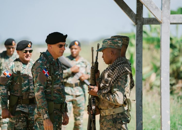 Comandante General del Ejército recorre frontera Norte