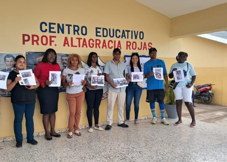 APMAE del Centro Educativo Altagracia Rojas protesta en Bayaguana por construcción de comedor escolar