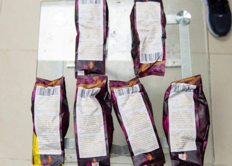 Frustran envío de fundas aparentemente de café contaminadas con cocaína