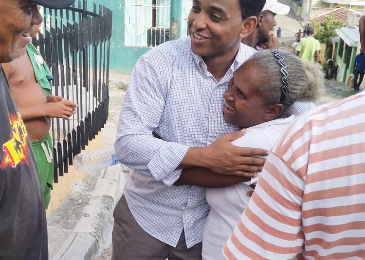 Dirigentes del PRM solicitan a Larry Suero postularse a la Secretaría General del DN