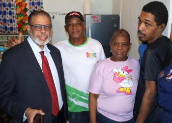 Desarrollo de la Comunidad entrega casa remozada con enseres a familia con hijos con discapacidad