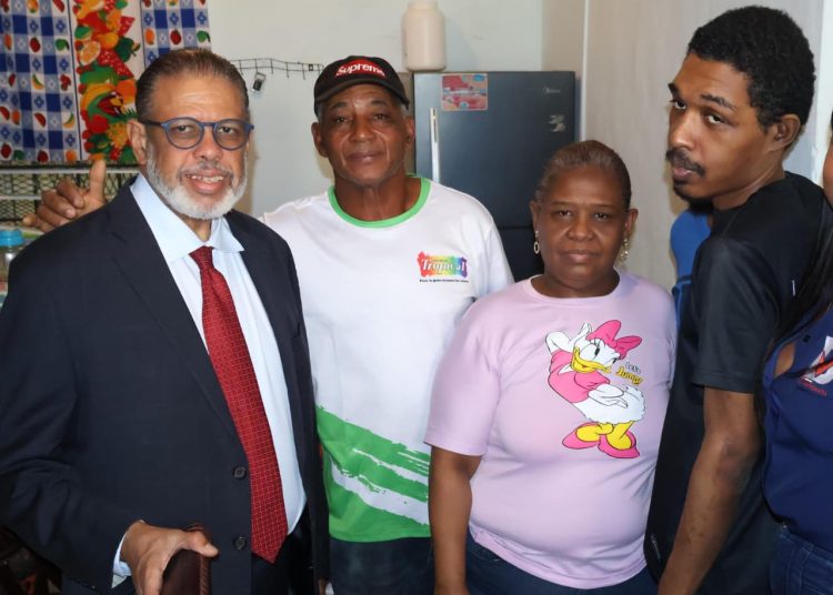 Desarrollo de la Comunidad entrega casa remozada con enseres a familia con hijos con discapacidad