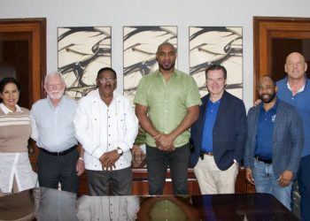 Titular del SRSO recibe visita de cortesía de directivos de la Wheelchair Foundation de EE.UU.