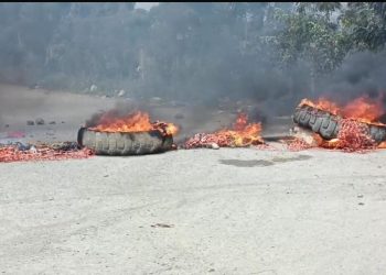 Protestan con quema de neumáticos en Navarrete por falta de agua tras inauguración de acueducto