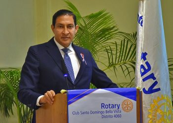 Clubes Rotarios Bella Vista y Mirador promueven el pensamiento crítico con magistral conferencia del analista Iván Gatón