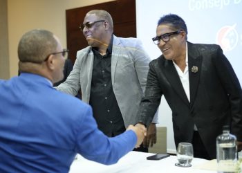 Kinito Méndez asume la presidencia de SGACEDOM