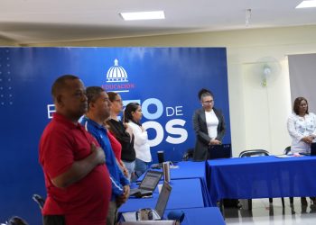 Gobernadora respalda operativo de inclusión social de Supérate en Las Lagunas, Azua
