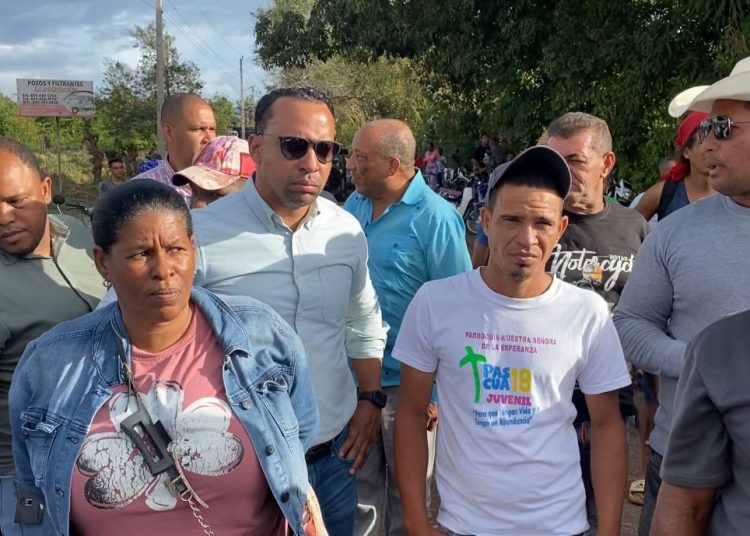 Residentes de Mata Santiago realizan marcha pacífica en reclamo de carretera Bayaguana–Los Hidalgos