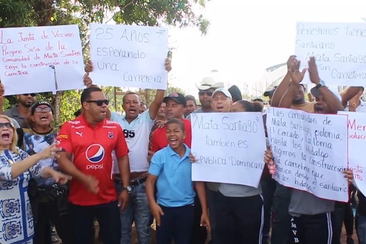 Protestan en Bayaguana para exigir carretera prometida desde hace más de 25 años