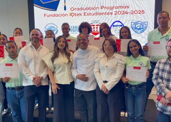 Fundación iQtek fortalece el talento digital con graduación de 30 jóvenes