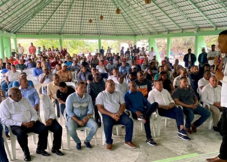 Sandy Báez anuncia respaldo a David Collado y a Ruddy González con miras a 2028