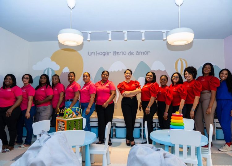 Fuerza femenina y esperanza: la labor de mujeres que cuidan a niños con VIH en La Casa Rosada
