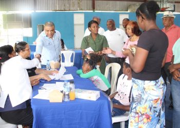 Cientos de munícipes de SDN reciben atención en operativo médico organizado por el diputado Ramón Raposo