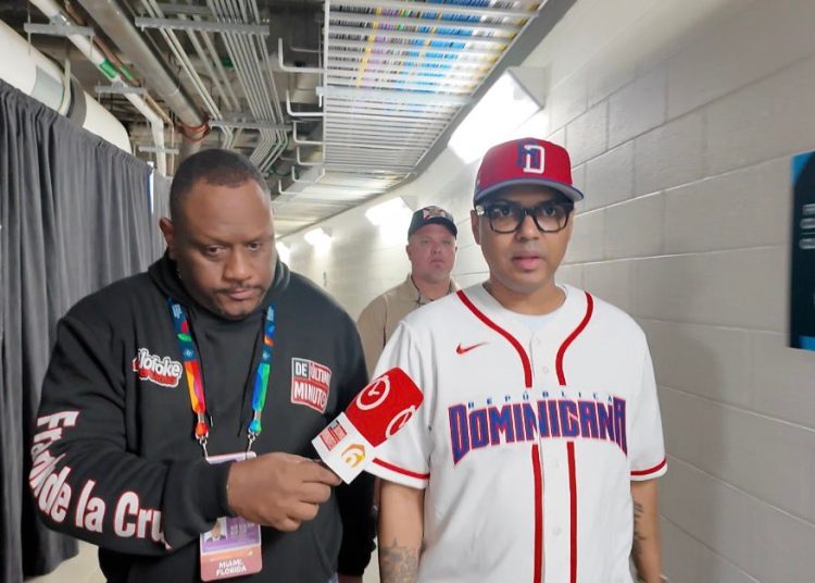 Santiago Matías destaca unidad de los dominicanos luego de lanzar la primera bola en el Clásico Mundial