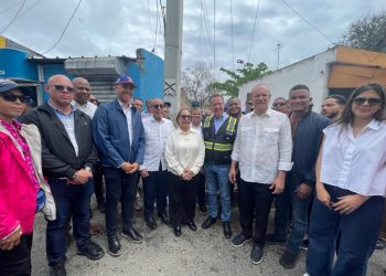Autoridades evalúan intervenir entorno del Hospedaje Yaque durante recorrido por sectores de Santiago