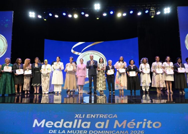 Entregan la Medalla al Mérito de la Mujer Dominicana a 22 mujeres por su liderazgo y aportes al desarrollo nacional