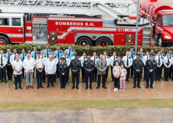 Bomberos del DN realizan su 40º graduación y el tradicional desfile de camiones