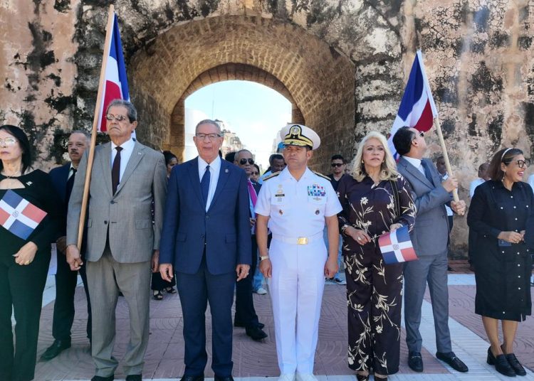Instituto Duartiano conmemora con ofrenda floral el natalicio de Francisco del Rosario Sánchez