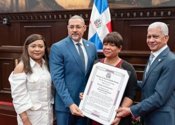 Senado reconoce a 32 dominicanas en el acto “Huellas de Futuro: Mujeres que Construyen Nación”