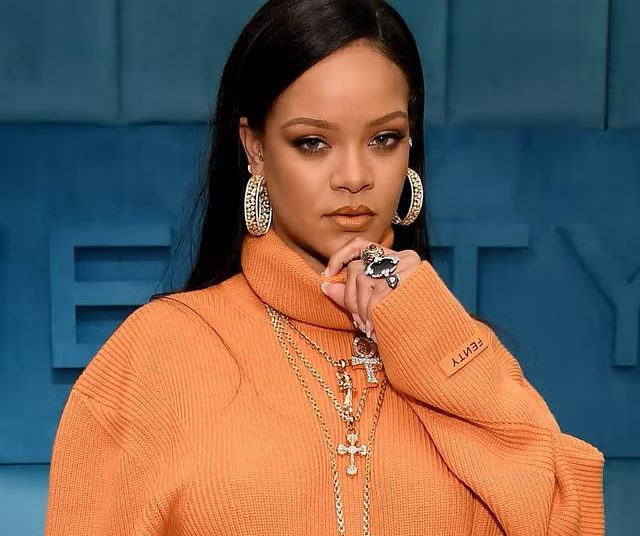 Arrestan a una mujer que tiroteo la casa de Rihanna con ella dentro