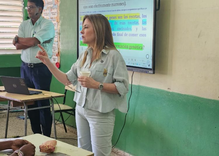 Carolina Mejía lleva programa “La Alcaldía Llega a Tu Escuela” al centro República de Guatemala