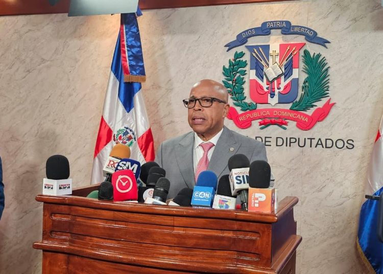 Pacheco llama al Gobierno a mantener vigilancia económica ante impacto del conflicto en Medio Oriente