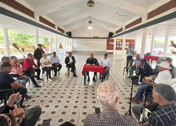 General Miguel Mata Rodríguez se reúne con periodistas de Bonao y dialogan sobre seguridad y trabajo policial