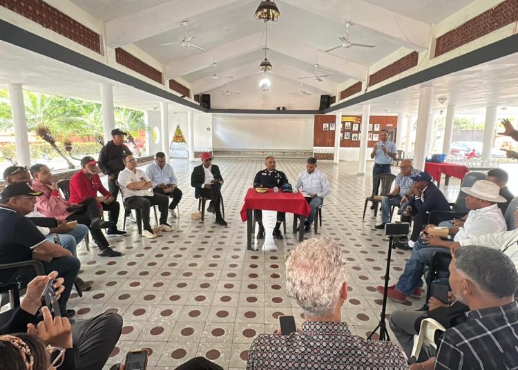 General Miguel Mata Rodríguez se reúne con periodistas de Bonao y dialogan sobre seguridad y trabajo policial