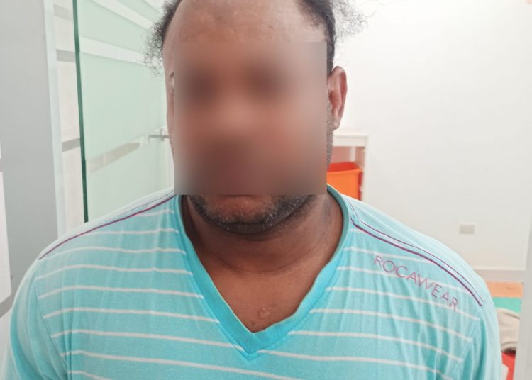 Policía Nacional arresta hombre mediante orden judicial por presunta agresión sexual contra menores en La Vega