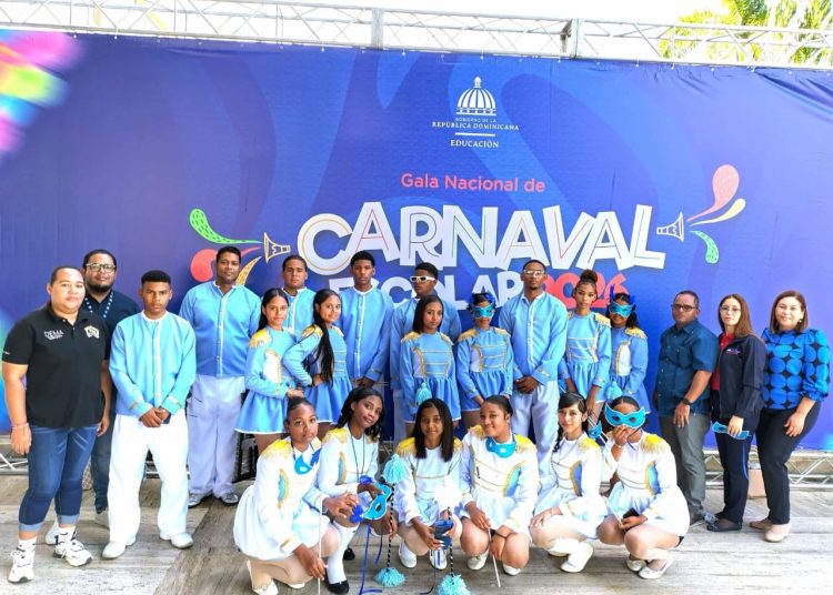 Estudiantes de Azua destacan en la Gala Nacional de Carnaval Estudiantil