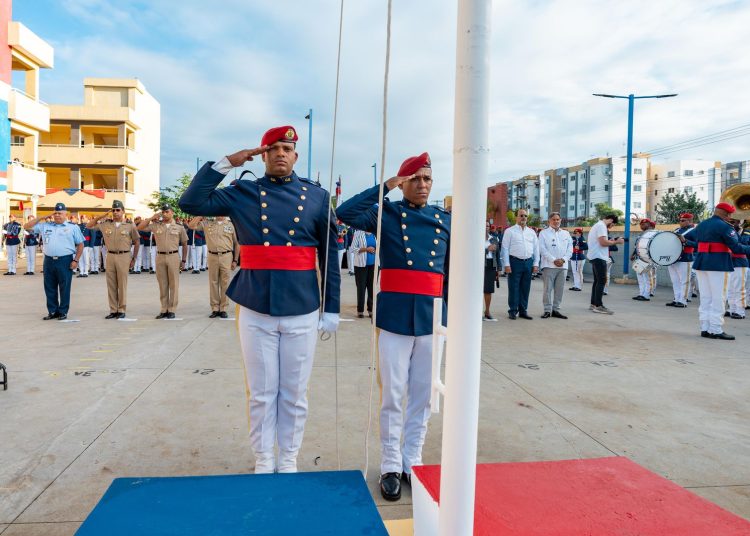 Ministerio de Defensa inicia nuevo ciclo de formación del Servicio Militar Voluntario con acto de izada de bandera