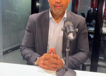 Adrián Oviedo denuncia presuntas irregularidades en venta de combustibles que afectarían a consumidores