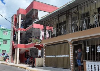 Vecinos aseguran niña fallecida en San Cristóbal murió por accidente en el baño y niegan agresión sexual