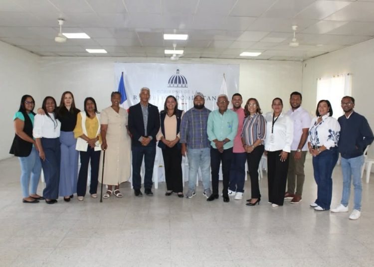 Gobernadora de Azua participa en sesión preparatoria con el Ministerio de Hacienda para priorizar iniciativas de desarrollo