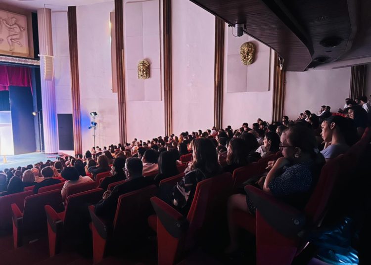 A casa llena se estrenó la tercera reposición de la obra teatral “La Verdad”