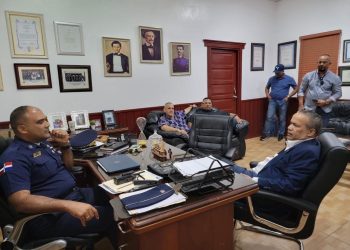 Senador Héctor Acosta realiza visita de cortesía al director regional Cibao Sur de la Policía Nacional